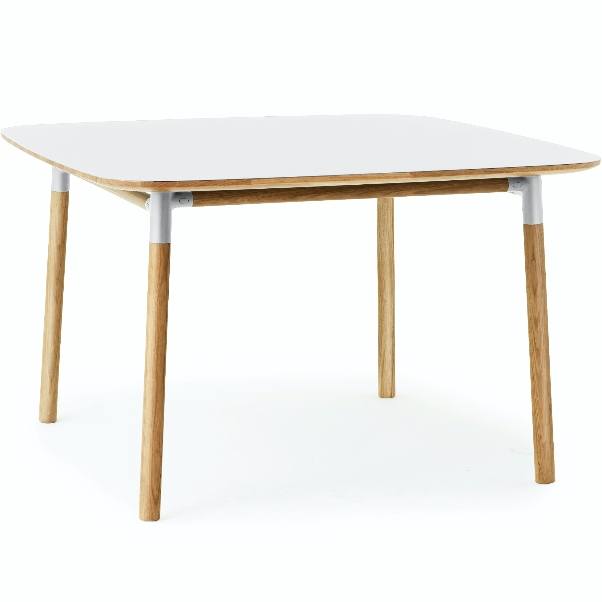 Tisch Form (120x120cm) von Normann Copenhagen